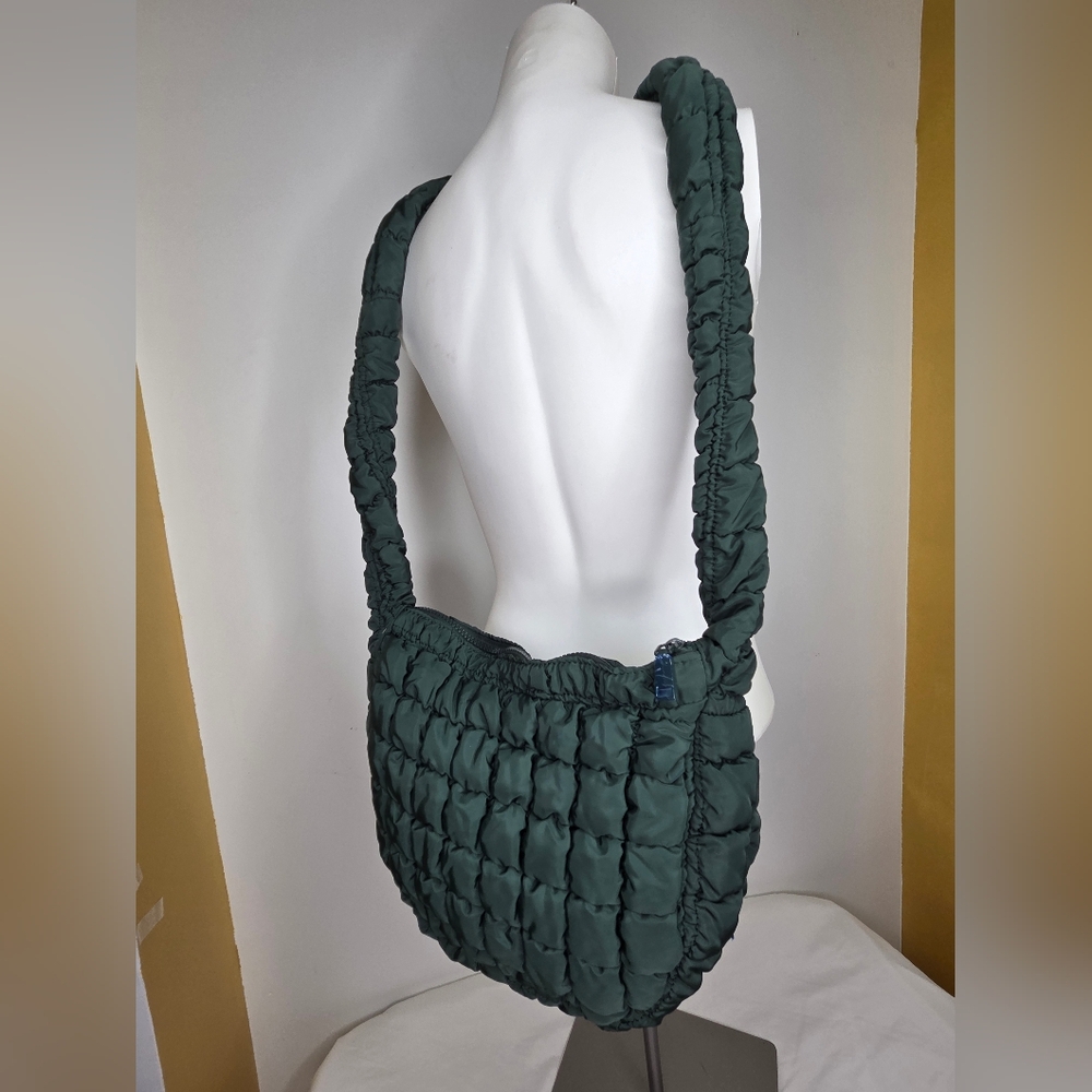 NWOT Urban Expressions Tamsin Quilted Green Hobo Bag Aprox 10"x12"inch - Picture 2 of 13